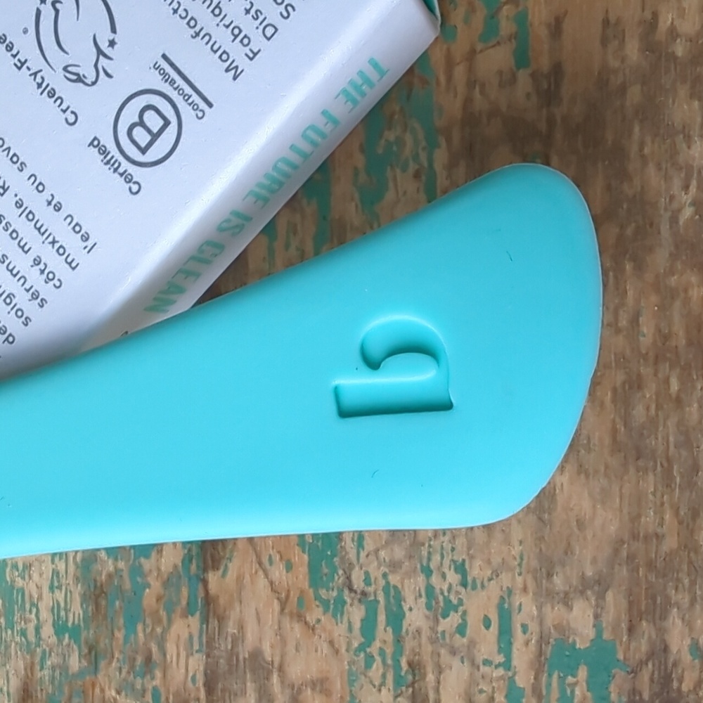 Beautycounter I BRAND NEW IN BOX Reflect Effect 3-in-1 Facial Tool - Picture 11 of 11